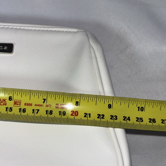 Rodan + Fields White PU Women's Cosmetics Travel Toiletry Bag - Picture 11 of 13